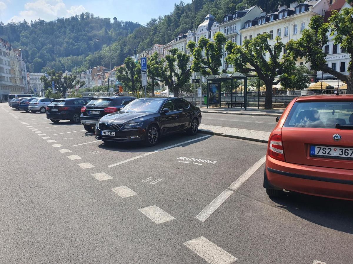 Madonna Apartments Karlovy Vary Bagian luar foto