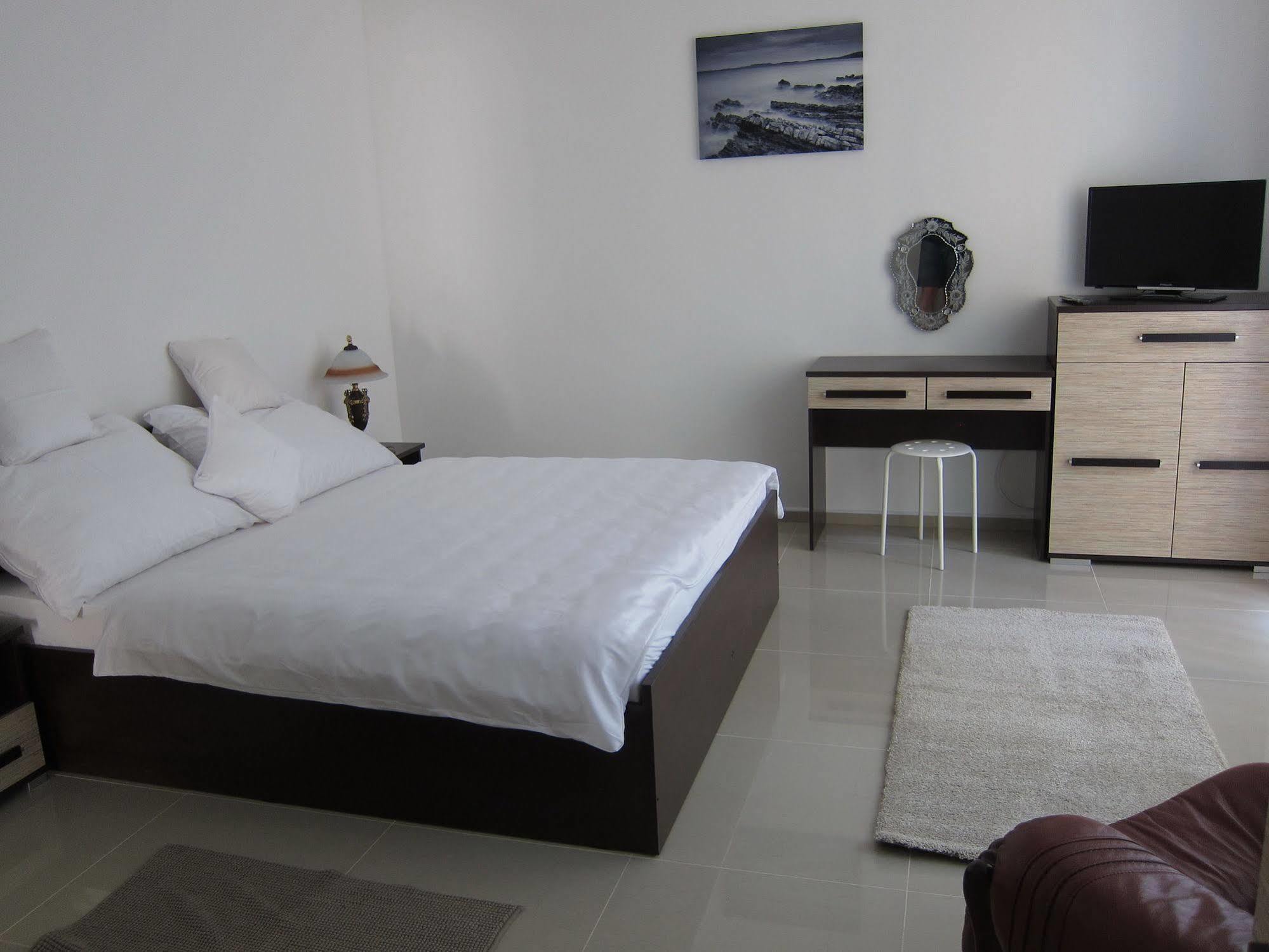 Madonna Apartments Karlovy Vary Bagian luar foto