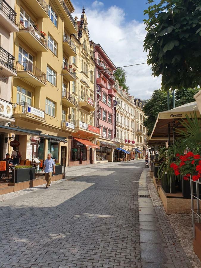 Madonna Apartments Karlovy Vary Bagian luar foto