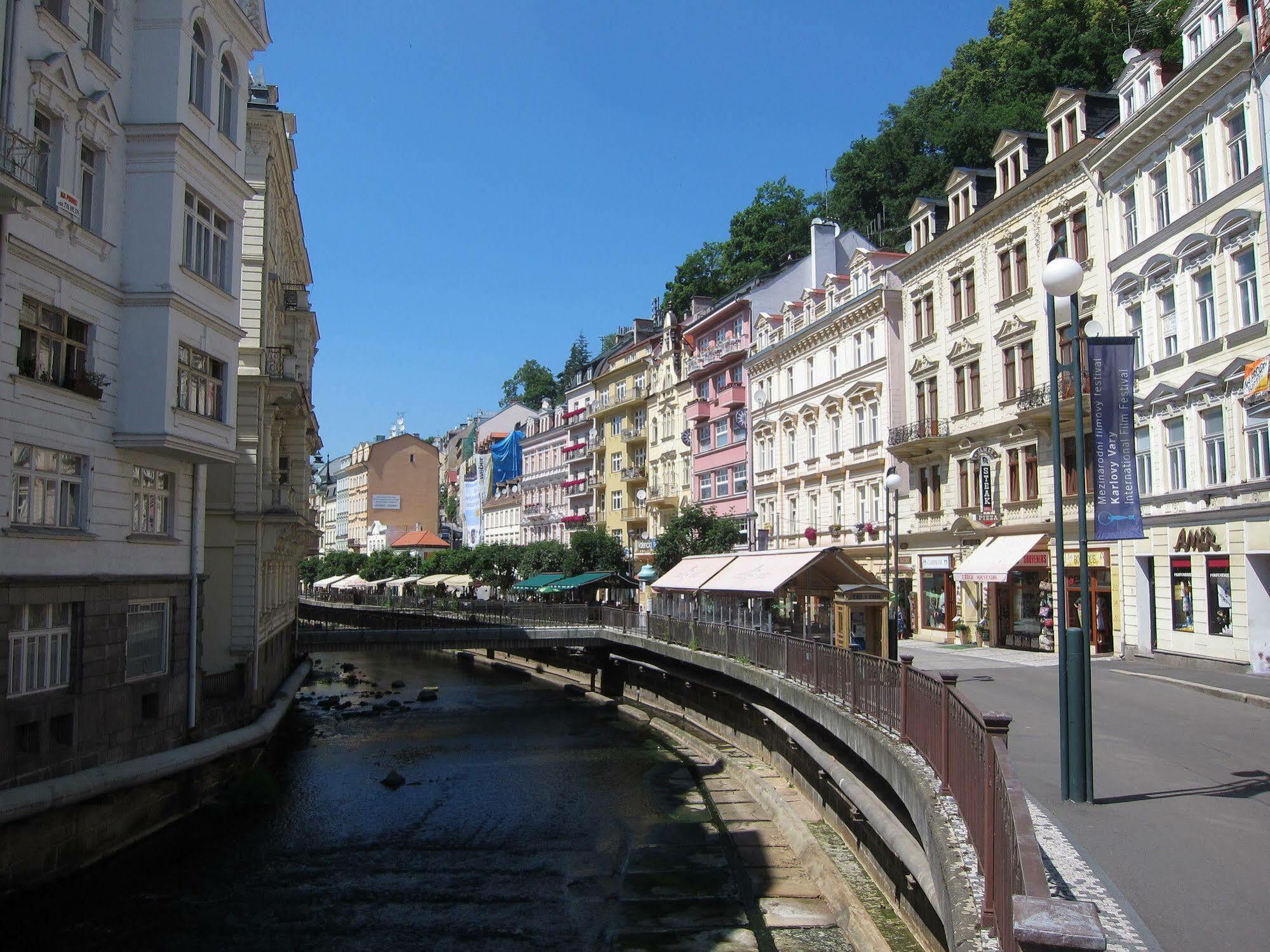 Madonna Apartments Karlovy Vary Bagian luar foto