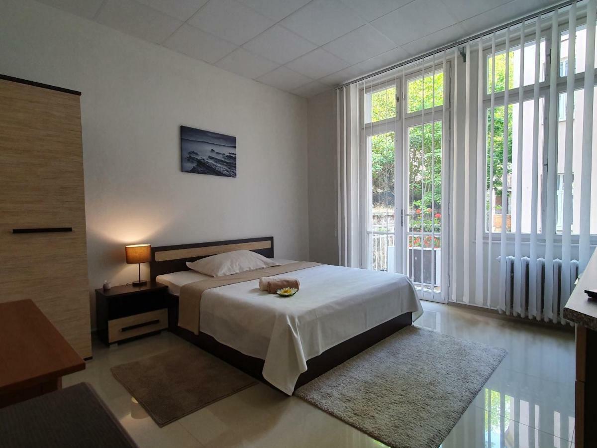 Madonna Apartments Karlovy Vary Bagian luar foto